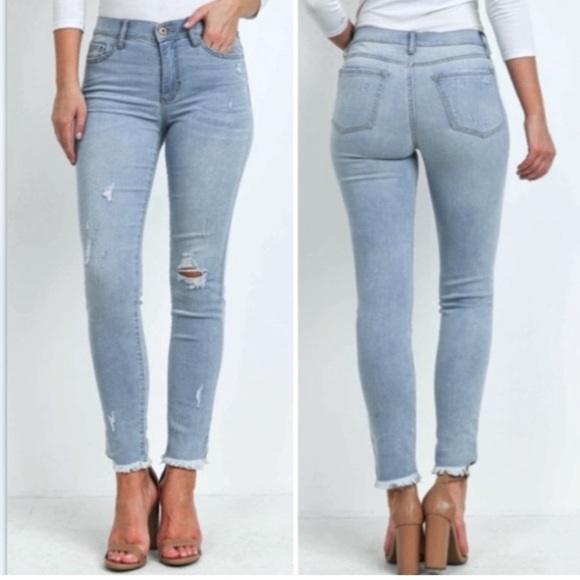 Sneak Peek low rise light wash Skinny Distressed Raw Hem Jeans Size 9 - Picture 1 of 9
